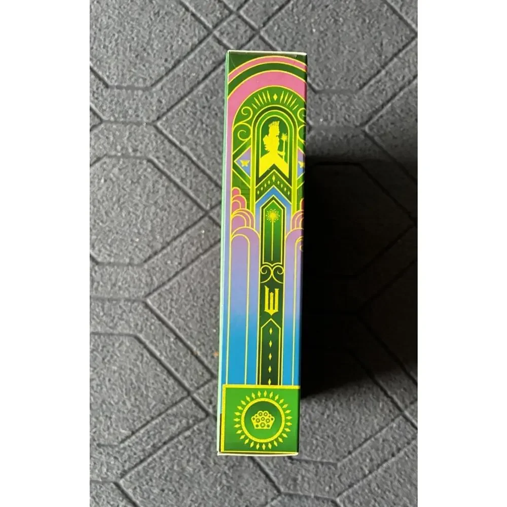 Universal Studios Wicked Pink Crown Charging Hub 3-Ports NEW Sealed Package
